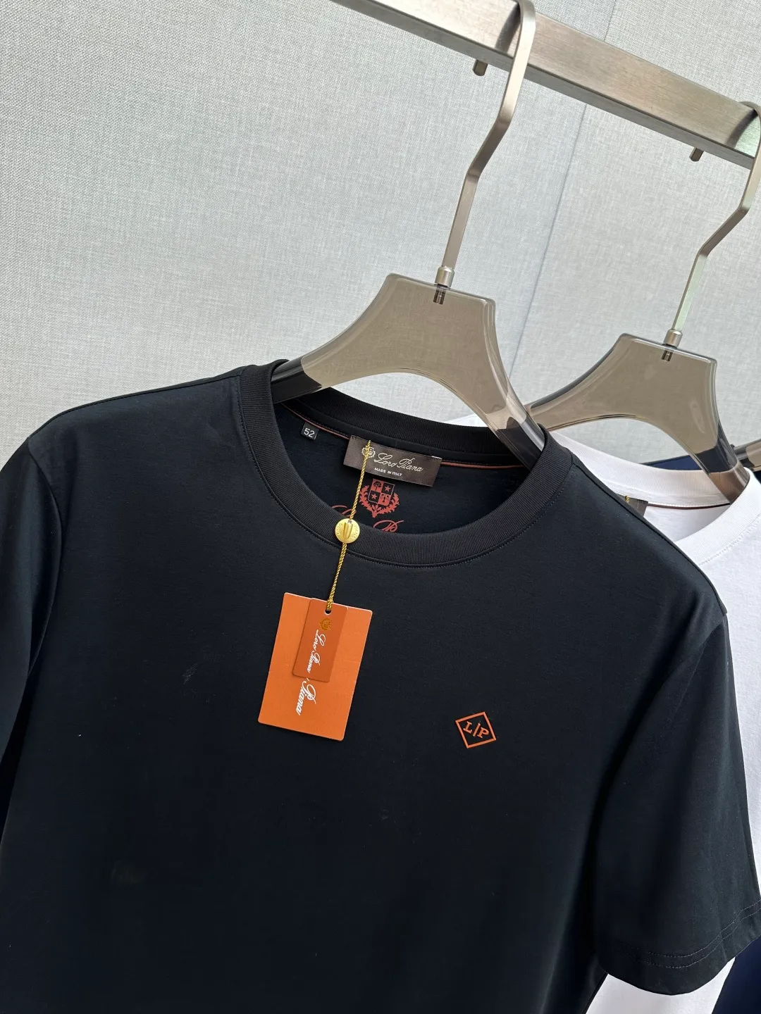 LP ss Spring and Summer New Arrival first counter New Arrival short-sleeved round neck T-shirt Premium customized design avant-garde and fashionable! Soft to the touch. Comfortable to wear. Exquisite counter-level stitching. Exquisite workmanship. The upper body effect is incomparably handsome! A must-have item for a stylish man! Sizes: M—3XL